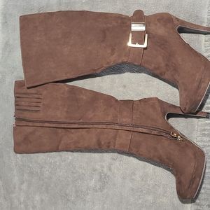 Brown size 7 heeled boots with gold buckle
